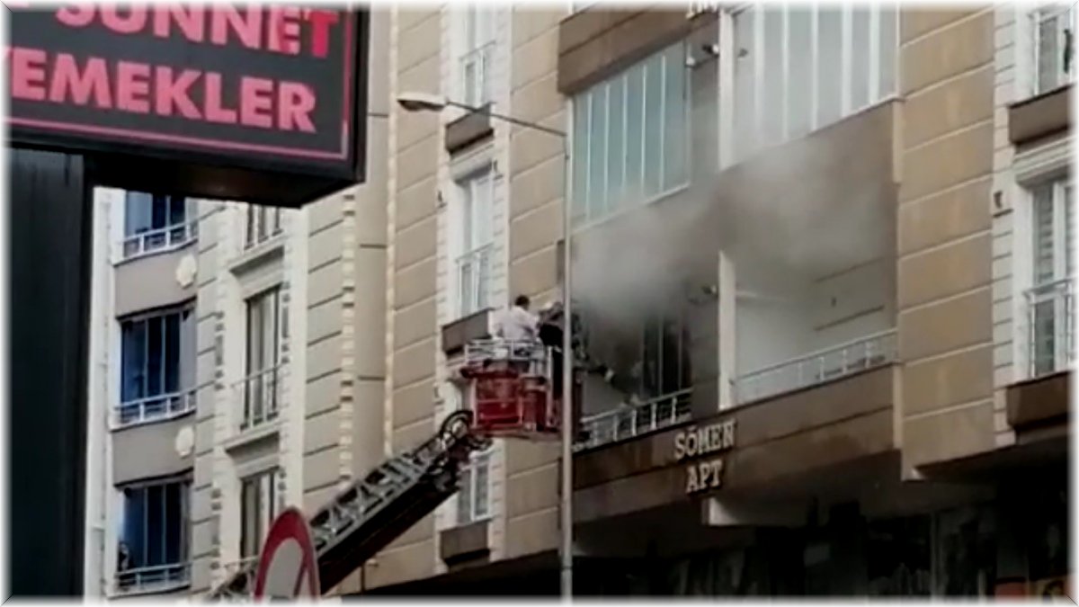 Kars'ta apartmanda çıkan yangın korkuttu
