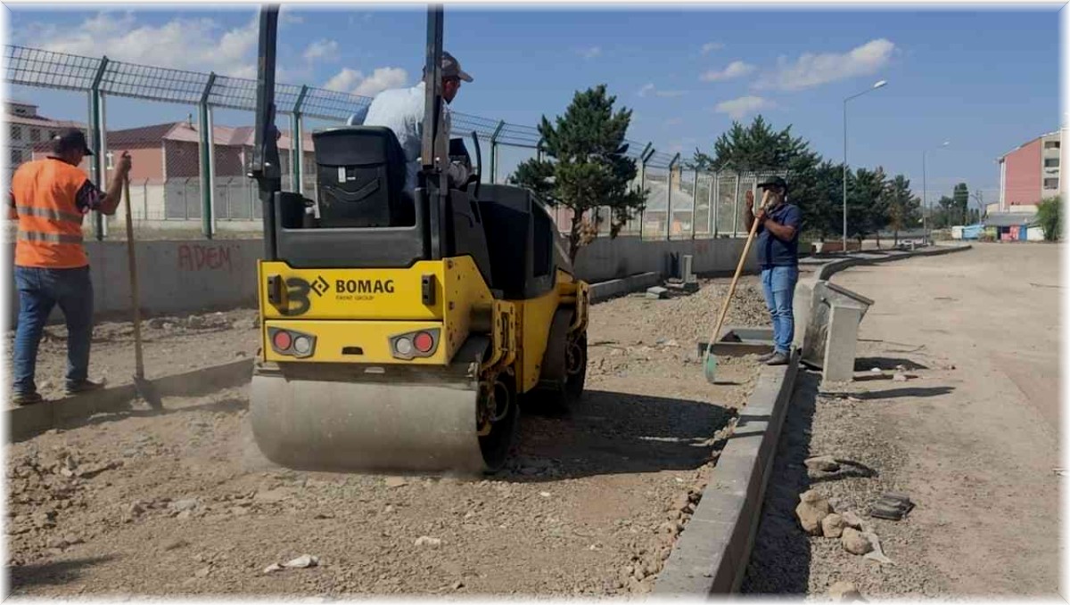 Kars'ta ara mahallelerde yol kaldırım çalışması