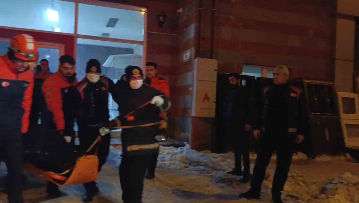 Kars'ta asansör boşluğuna düşen bir kişi hayatını kaybetti