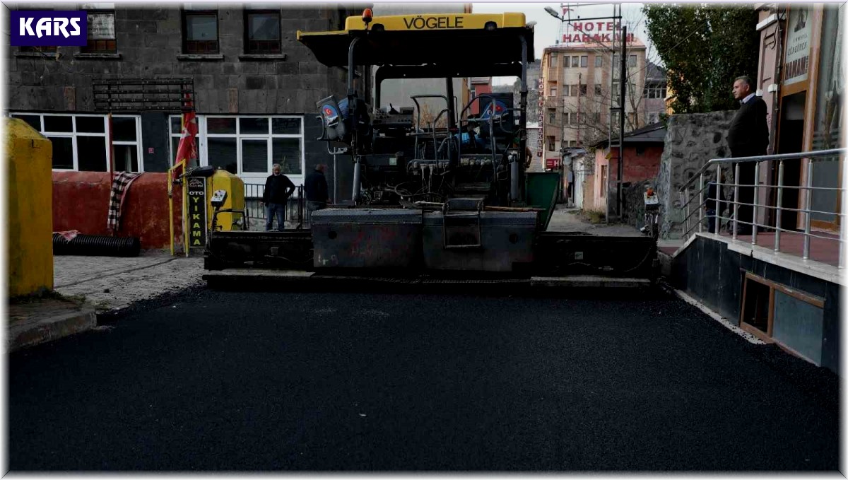 Kars'ta asfalt çalışmaları sürüyor