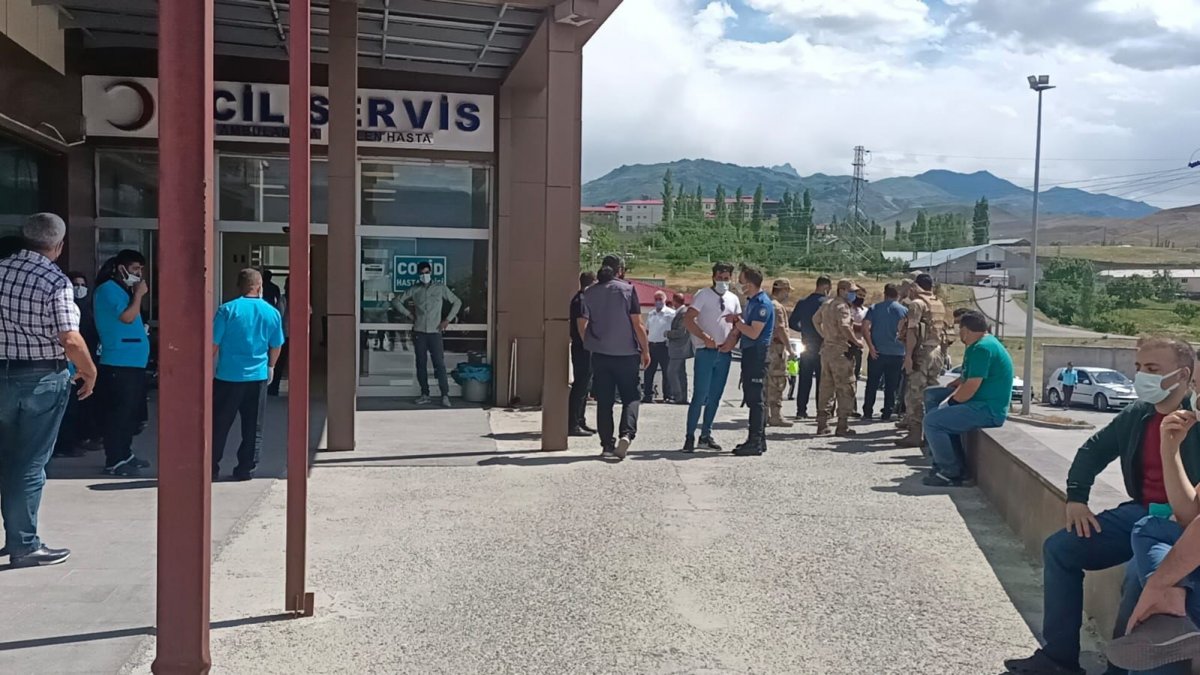 Kars'ta askeri araç kaza yaptı: 2 ölü, 2'si asker 3 yaralı