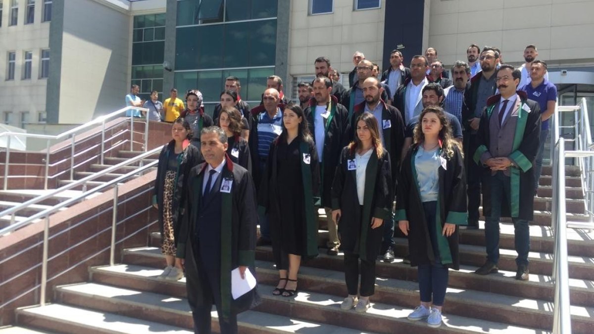 Kars'ta avukatlardan basın açıklaması