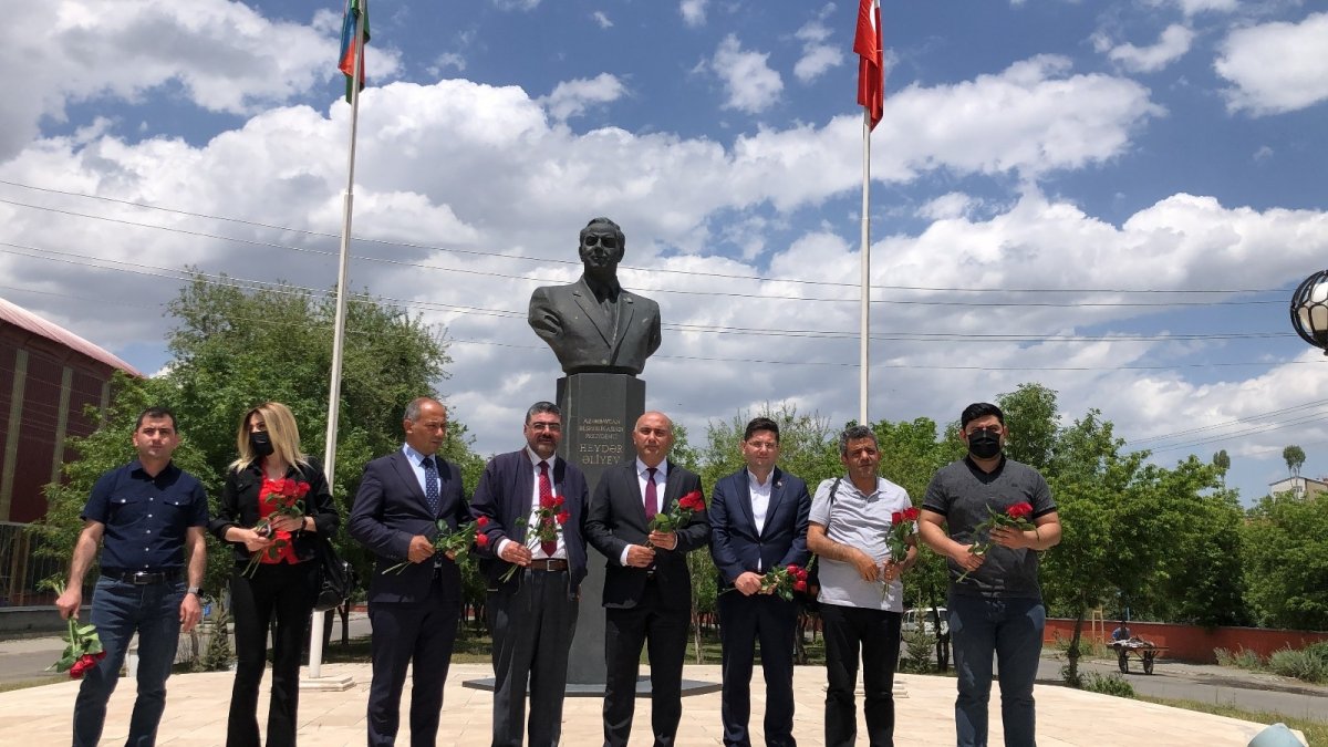 Kars'ta, Azerbaycan'ın Milli Kurtuluş Günü etkinliği