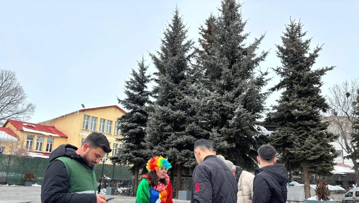 Kars'ta bağımlılıkla mücadele standı açıldı