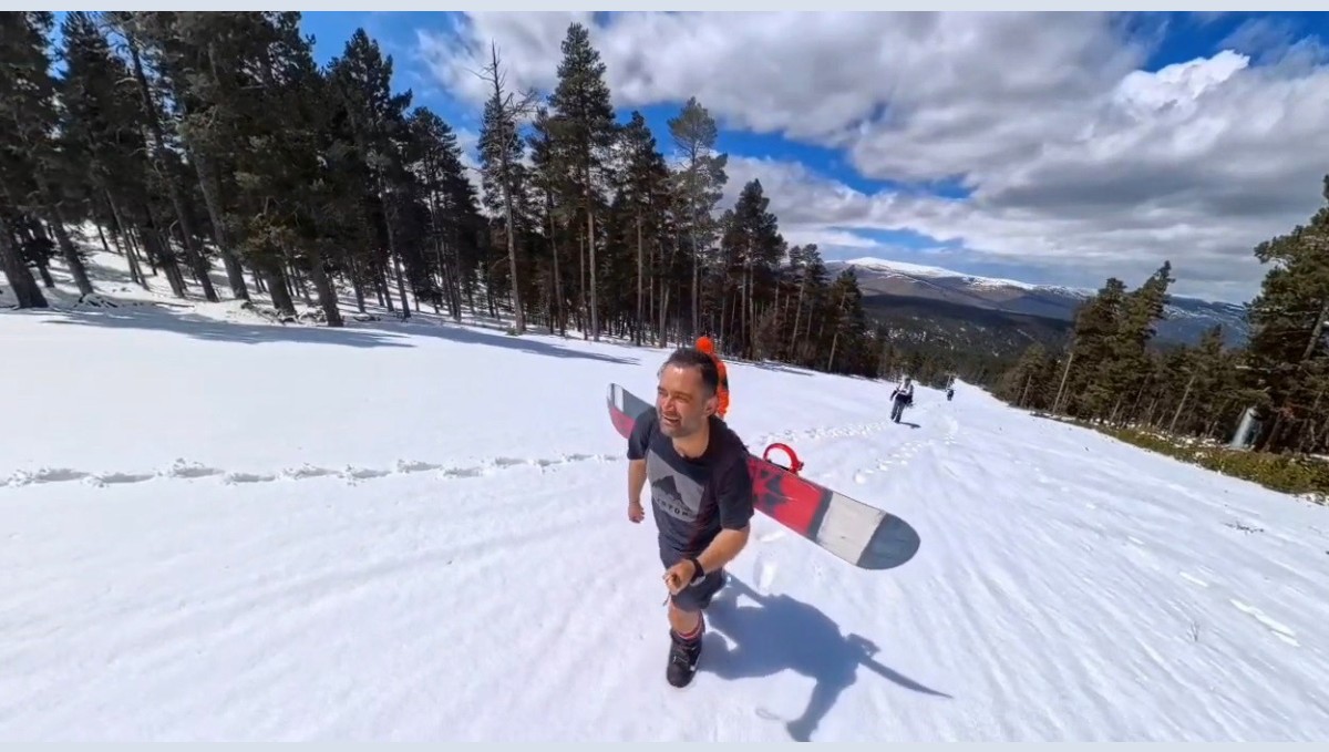 Kars'ta bahar ortasında snowboard keyfi