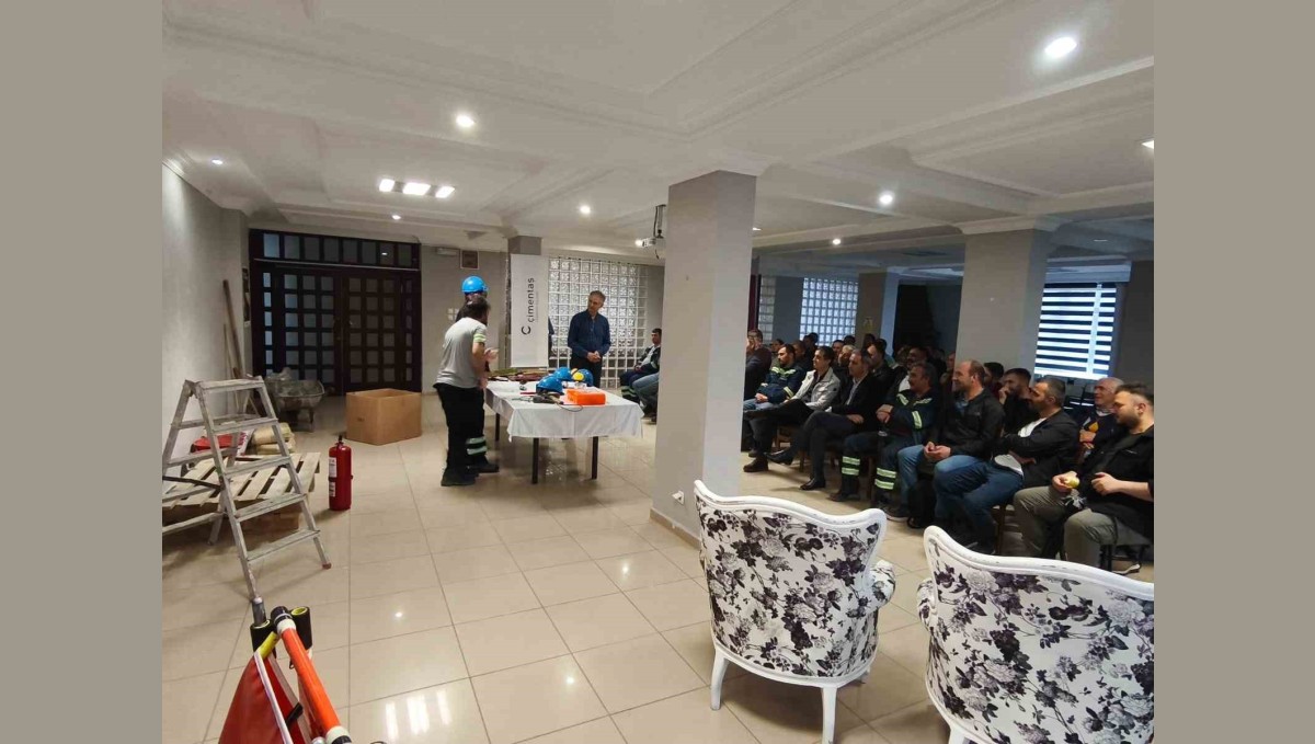 Kars'ta 'Bana bir şey olmaz abi' oyunu sahnelendi