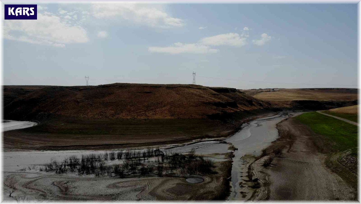 Kars'ta baraj gölü kurudu