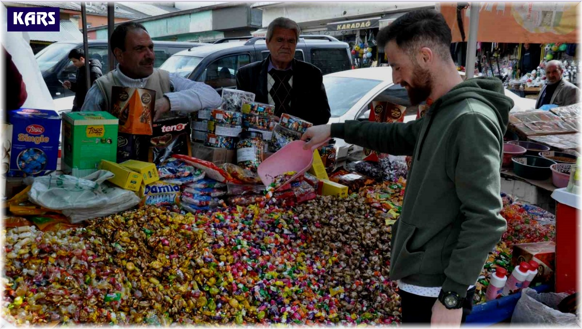 Kars'ta bayram şekerleri tezgahlarda yerini aldı