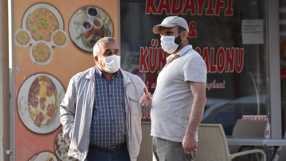 Kars'ta bazı mahalle ve caddelerde maske takmak zorunlu oldu