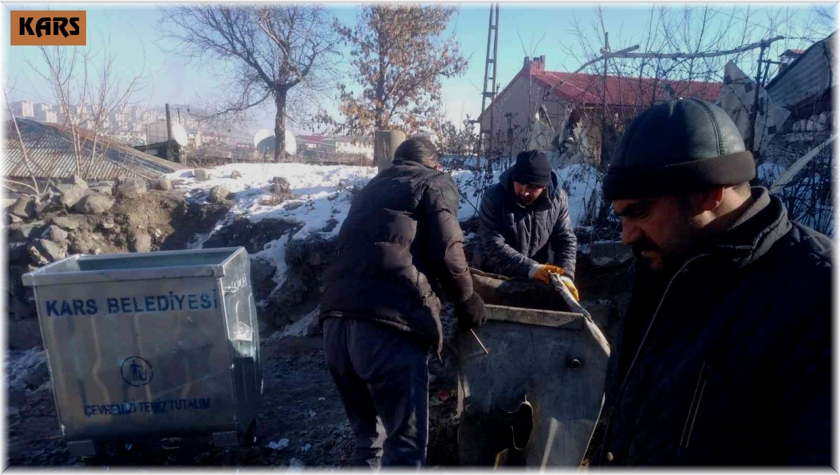 Kars'ta belediye çöp konteynırlarını yeniliyor