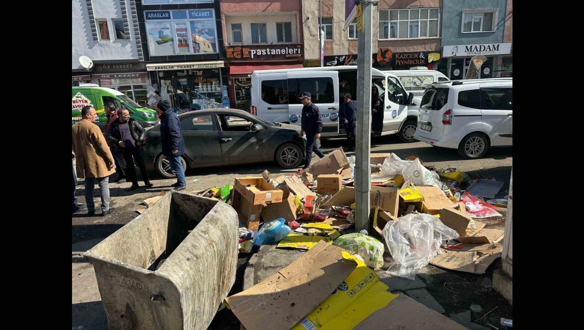 Kars'ta belediyeden çöplerini gelişi güzel döken işyerine ceza
