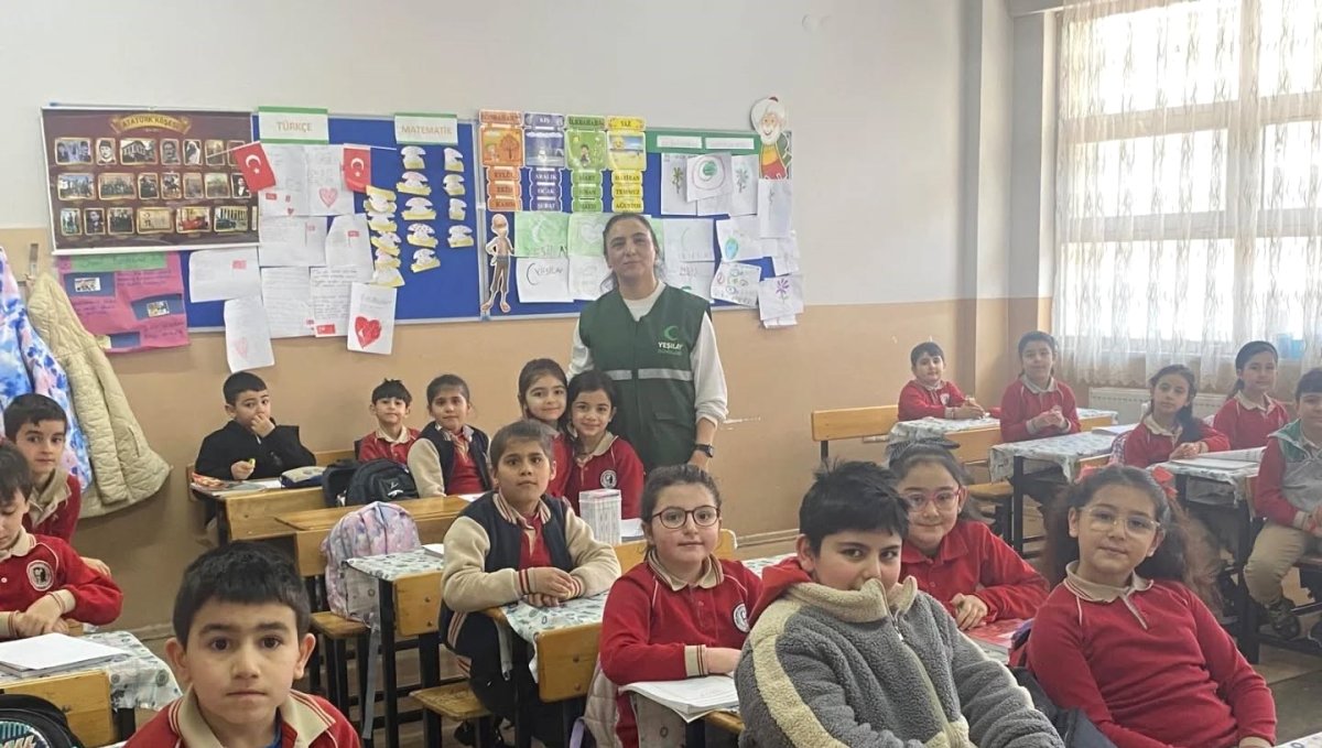 Kars'ta "Benim Kulübüm Yeşilay" etkinliği miniklerle buluştu