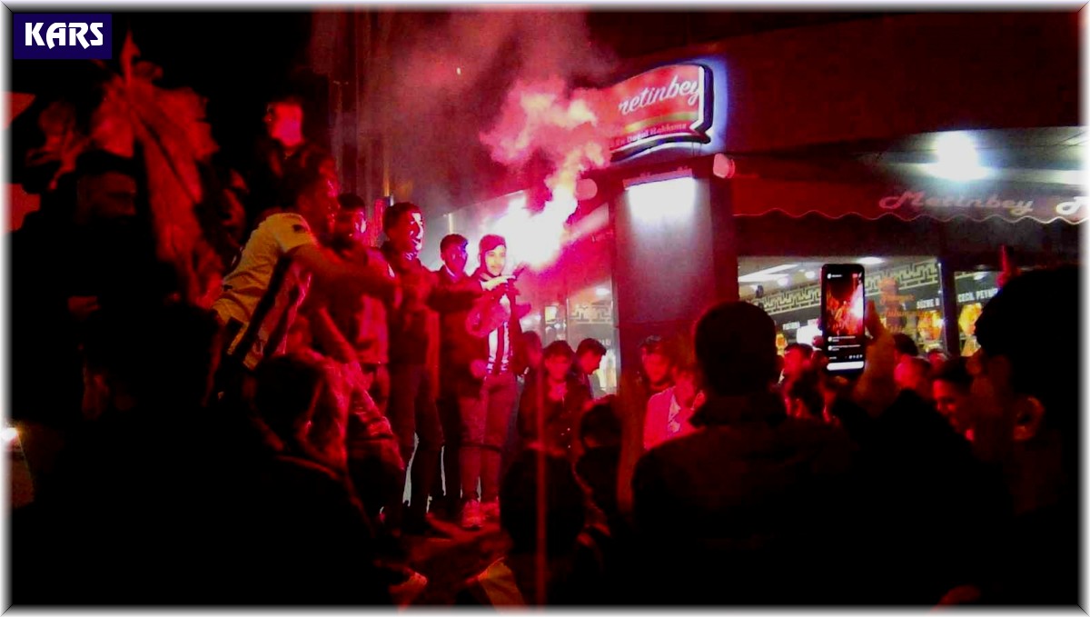Kars'ta Beşiktaşlılar sokaklara döküldü