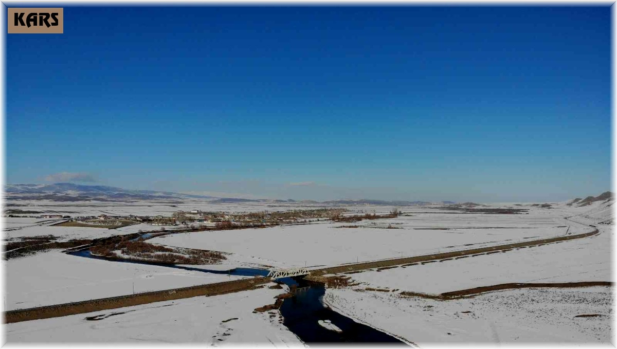 Kars'ta beyaz ile mavi büyülüyor