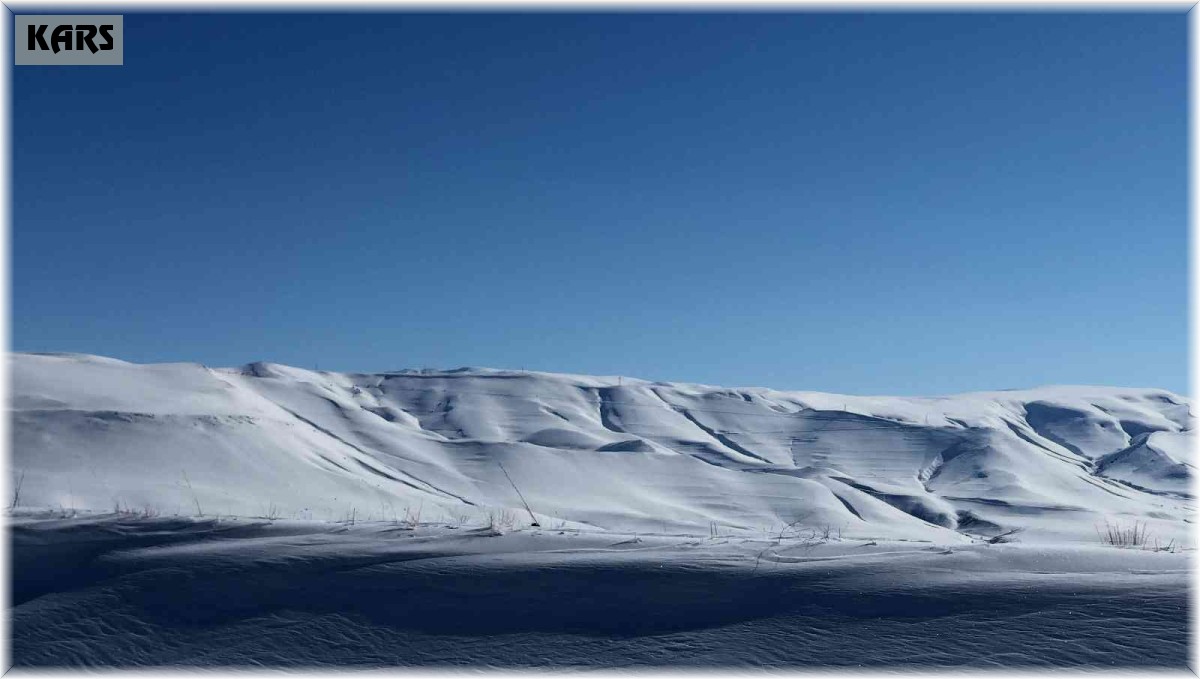 Kars'ta beyaza bürünen dağlar kartpostallık görüntüler oluşturdu