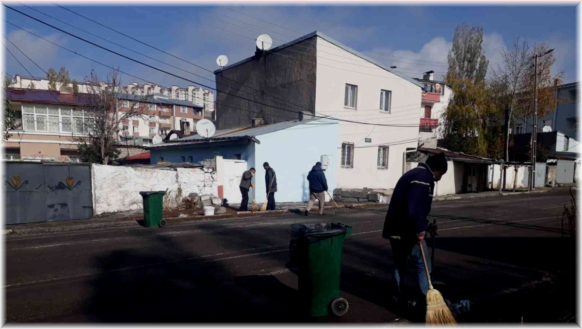 Kars'ta caddeler temizleniyor