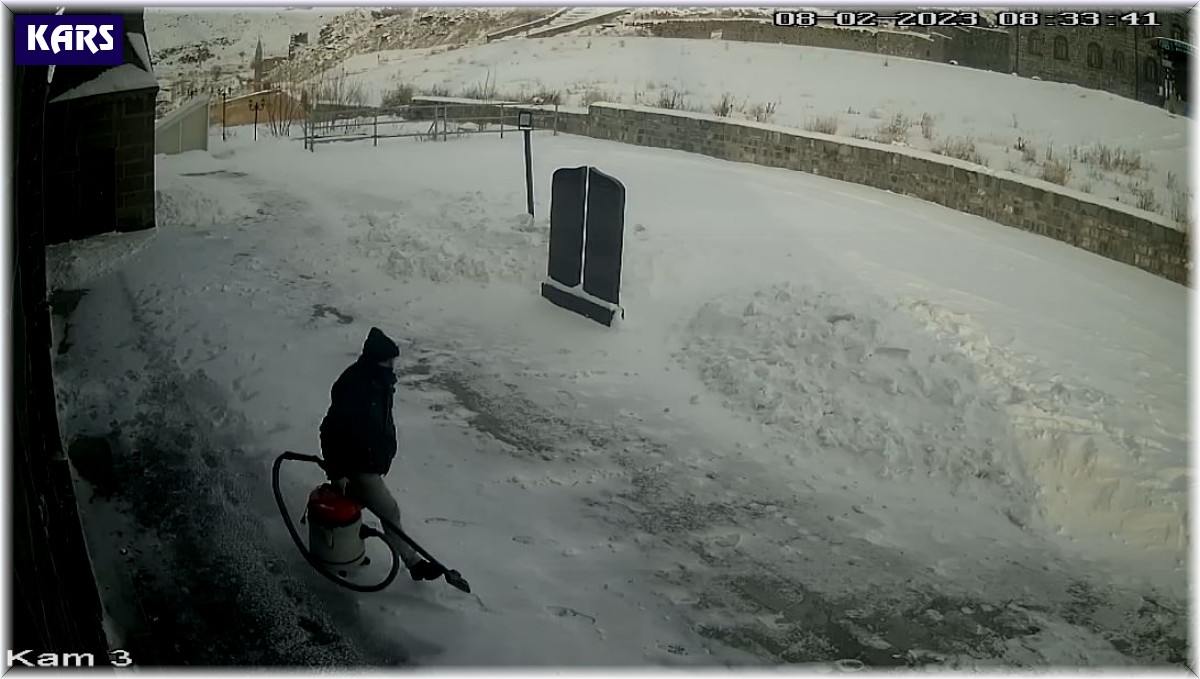 Kars'ta camilerin ses sistemlerini çalan hırsız yakalandı