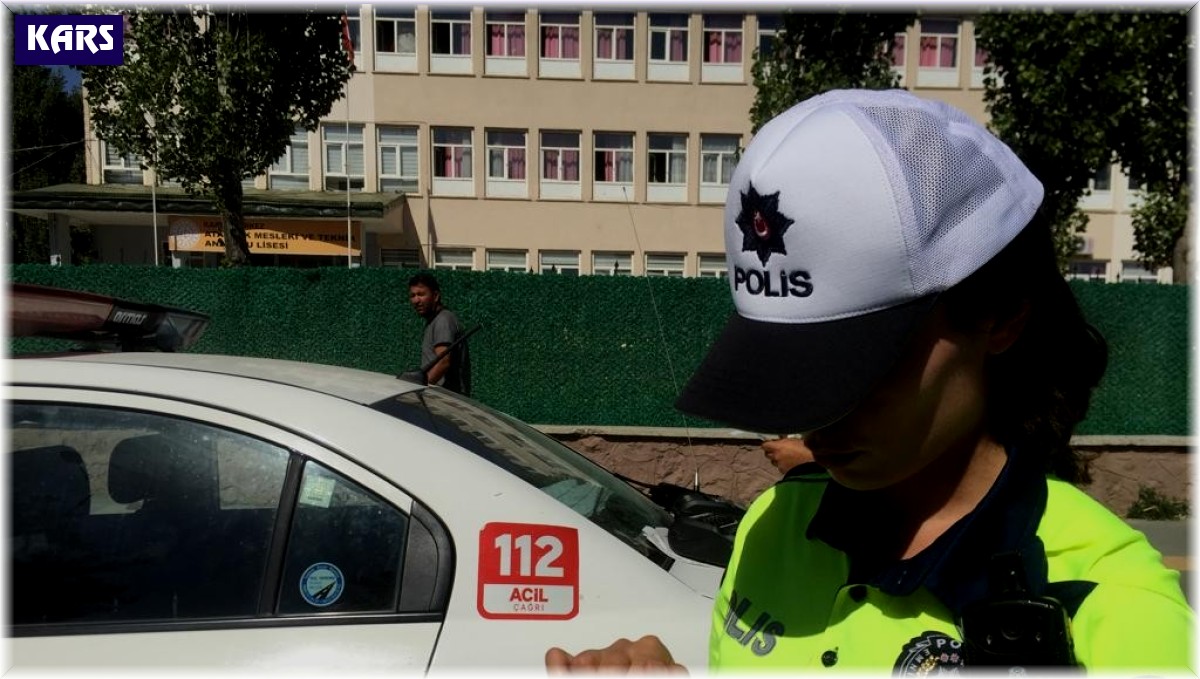 Kars'ta cep telefonu ve emniyet kemeri uygulaması