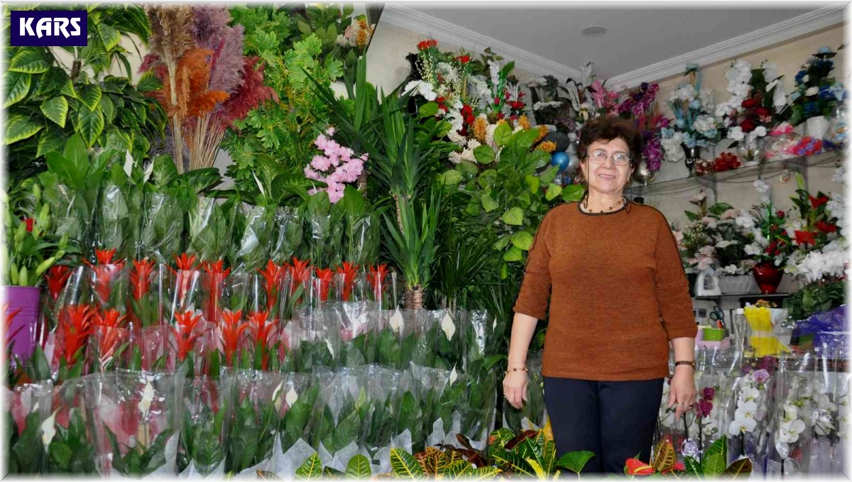 Kars'ta çiçekçiler öğretmenler için hazırlanıyor