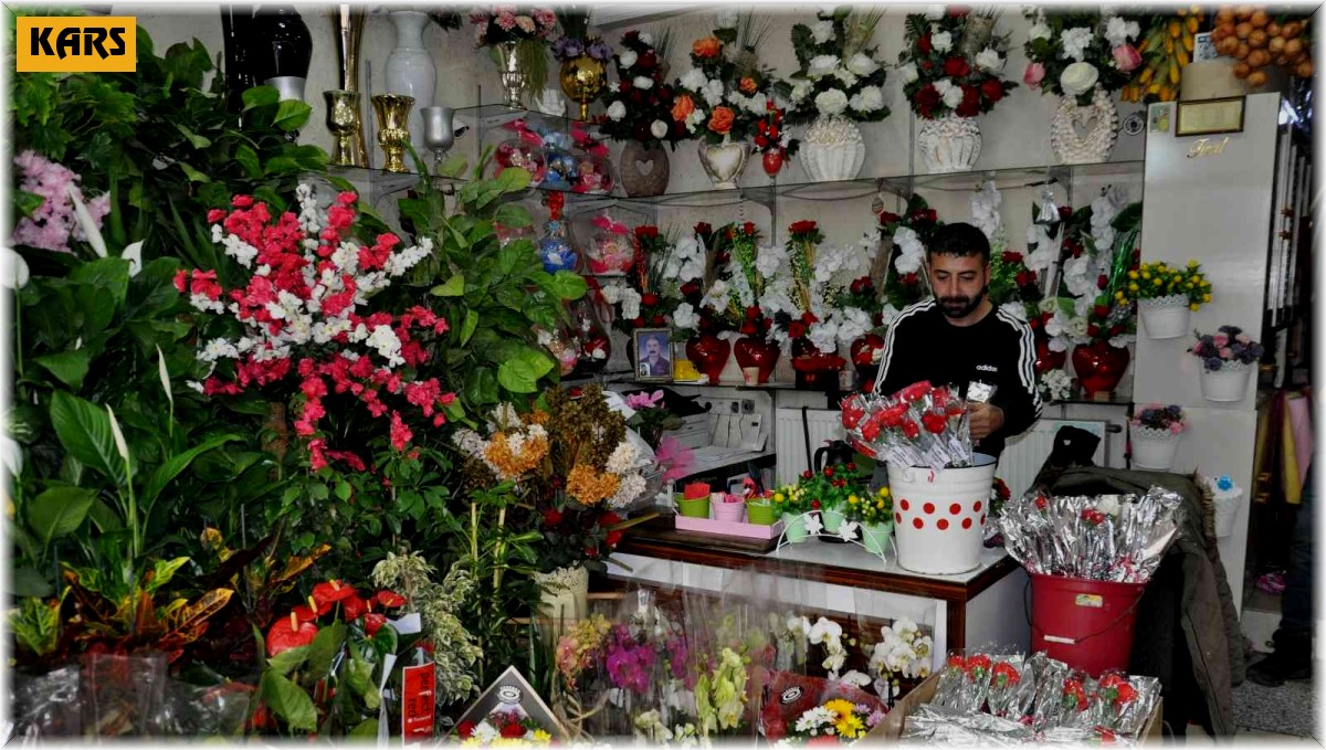 Kars'ta Çiçekçilerde '8 Mart' yoğunluğu