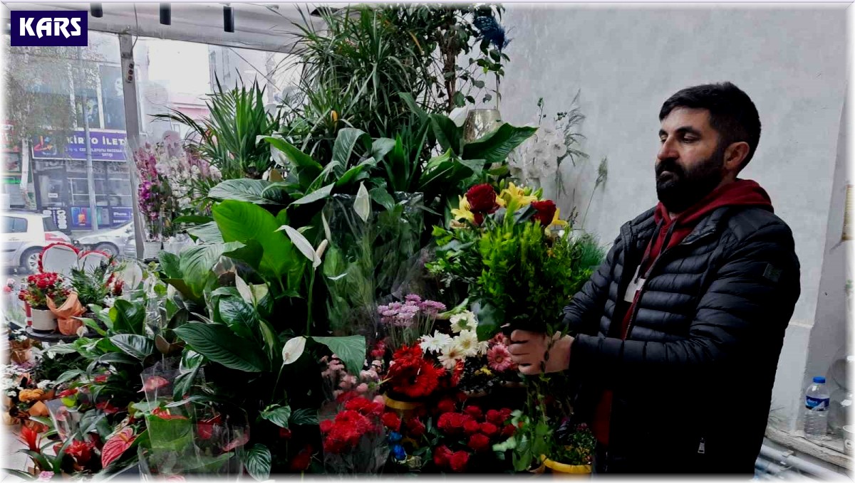 Kars'ta çiçekçilerde Anneler Günü yoğunluğu