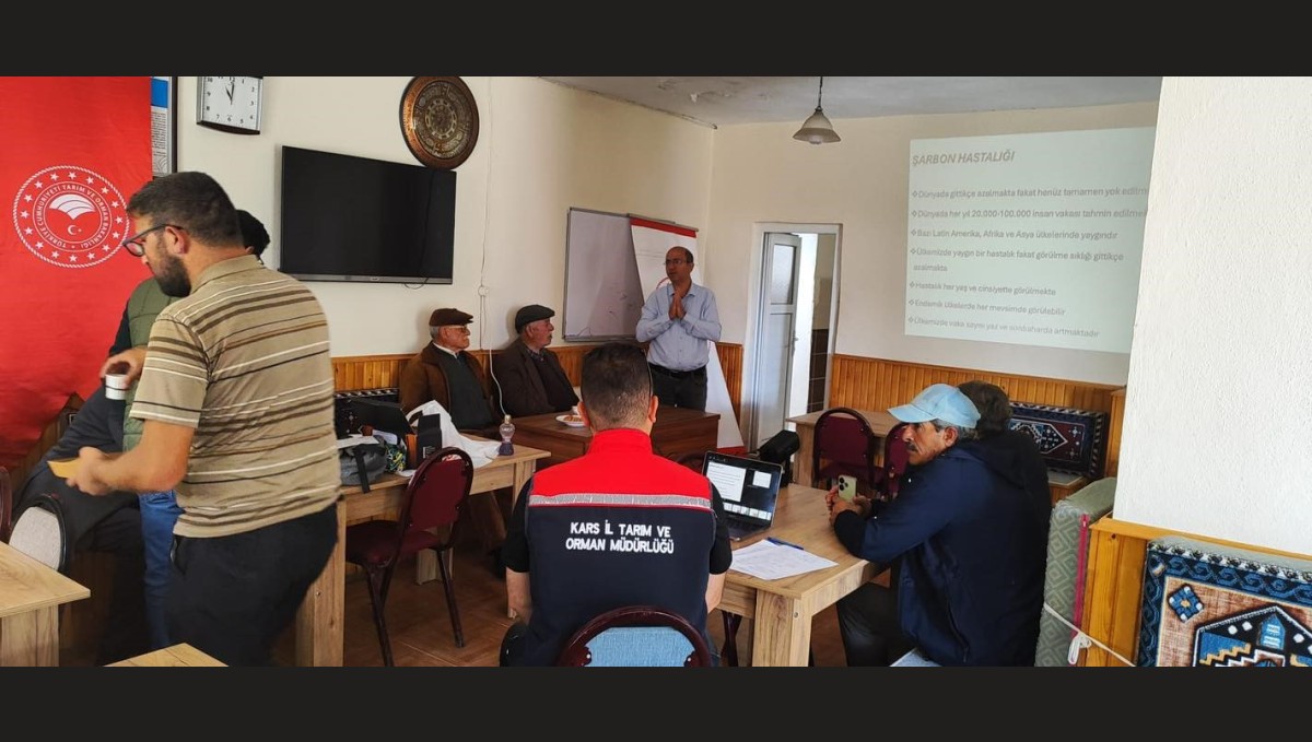 Kars'ta çiftçilere şarbon eğitimi verildi