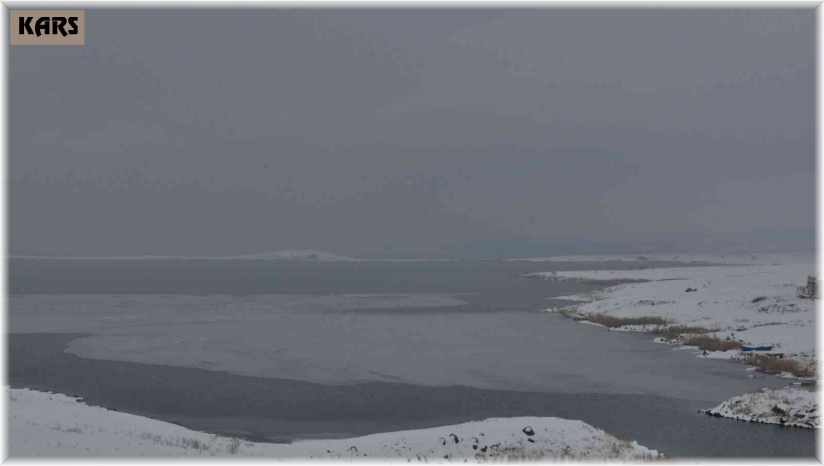 Kars'ta Çıldır Gölü donmaya başladı