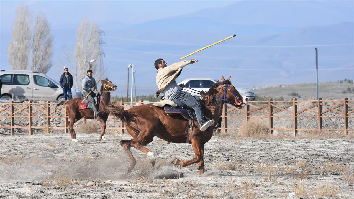 Kars'ta cirit müsabakaları yapıldı
