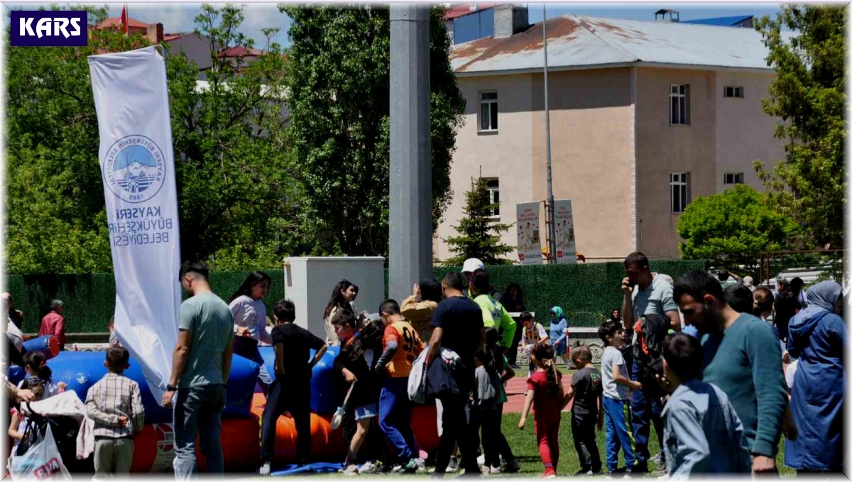 Kars'ta Çocuk Şenliği'ne yoğun ilgi