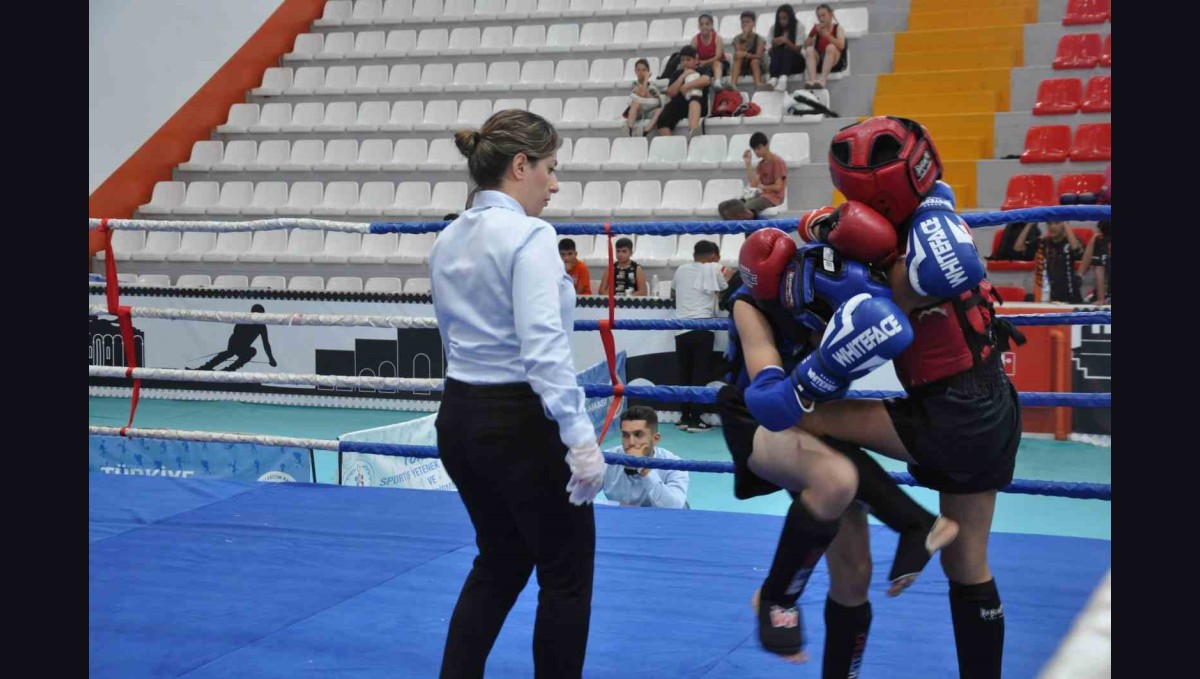 Kars'ta Çocuklar Türkiye Muaythai Şampiyonası nefes kesiyor