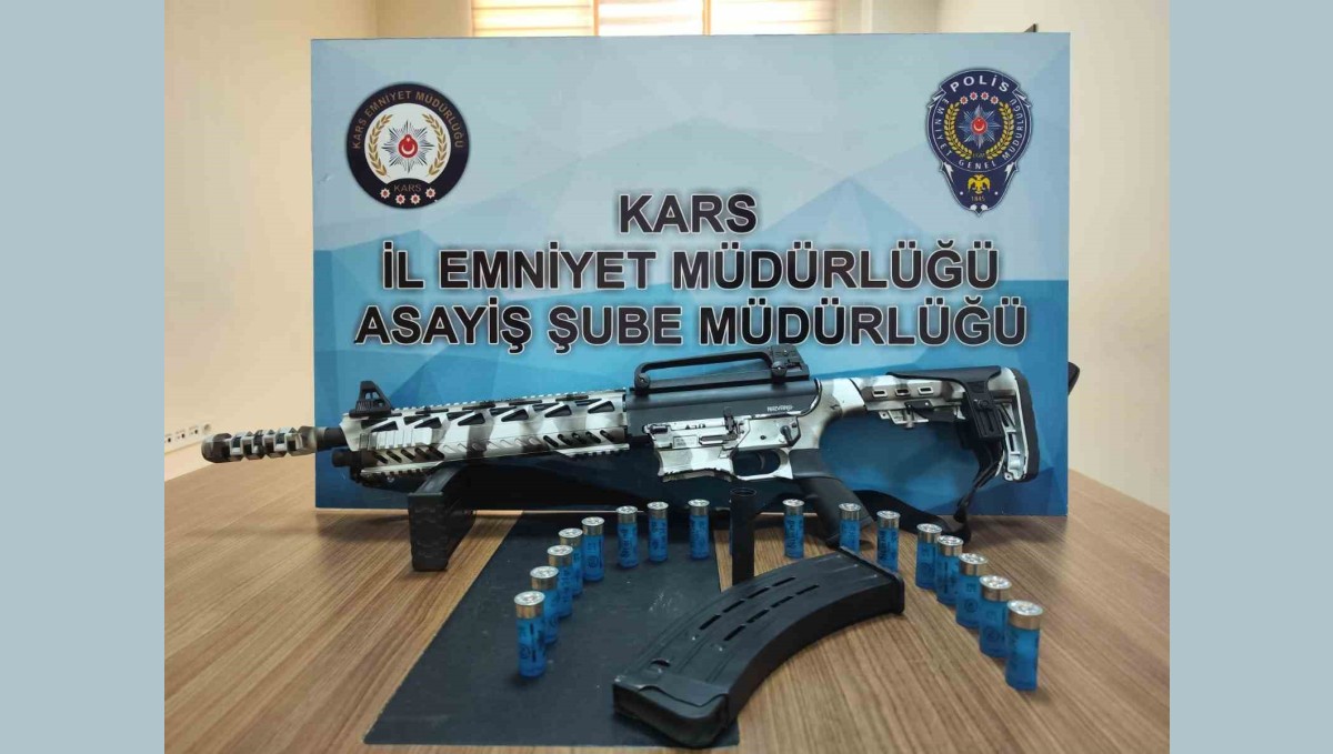 Kars'ta çok sayıda silah ve mühimmat ele geçirildi