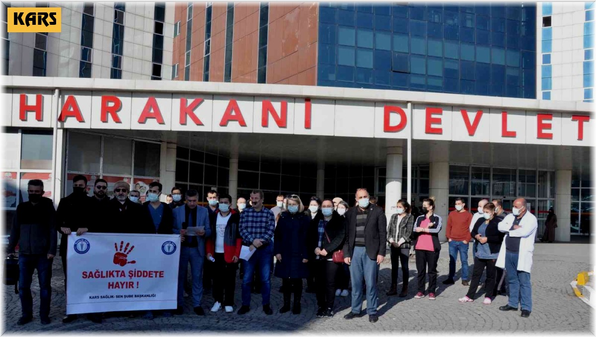 Kars'ta darp edilen sağlık çalışanına destek çığ gibi büyüyor