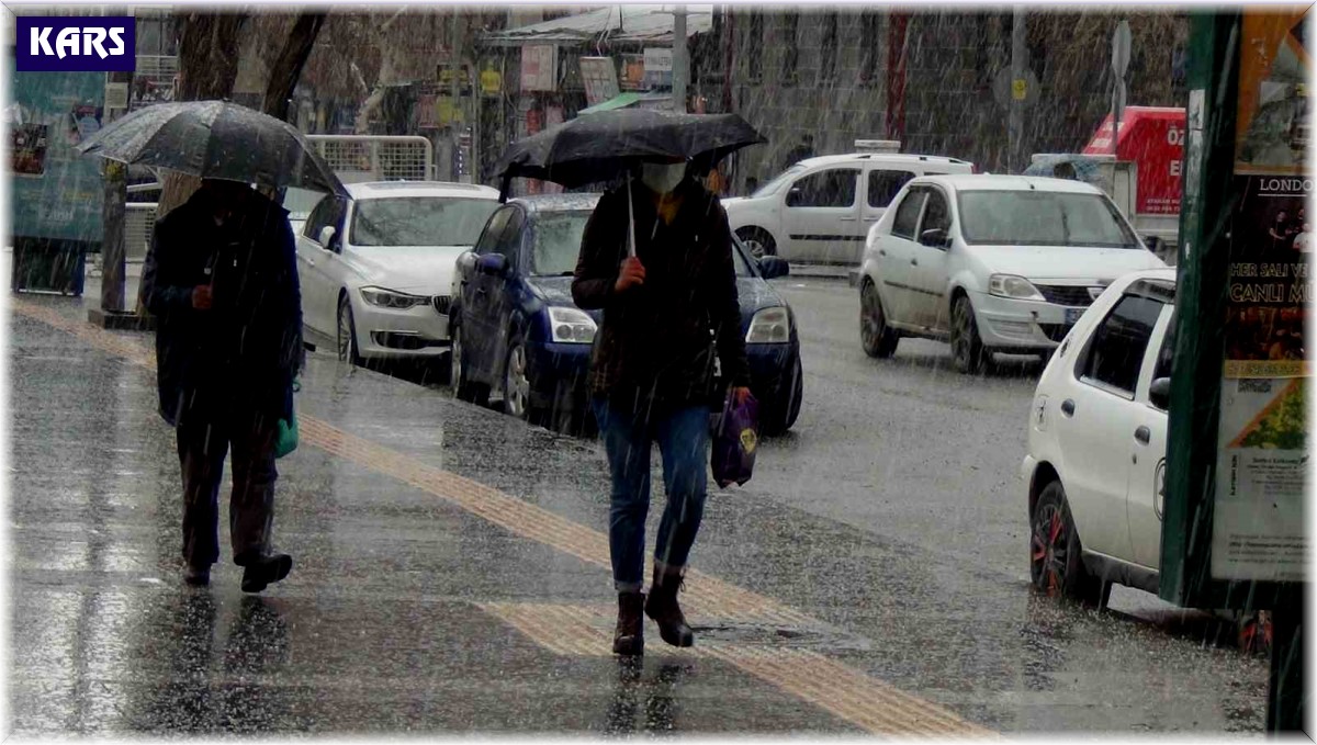 Kars'ta dolu yağışı etkili oldu