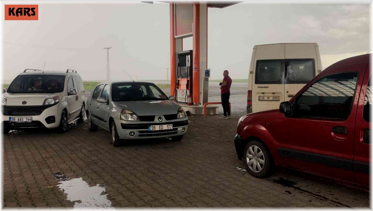 Kars'ta dolu yağışı etkili oldu