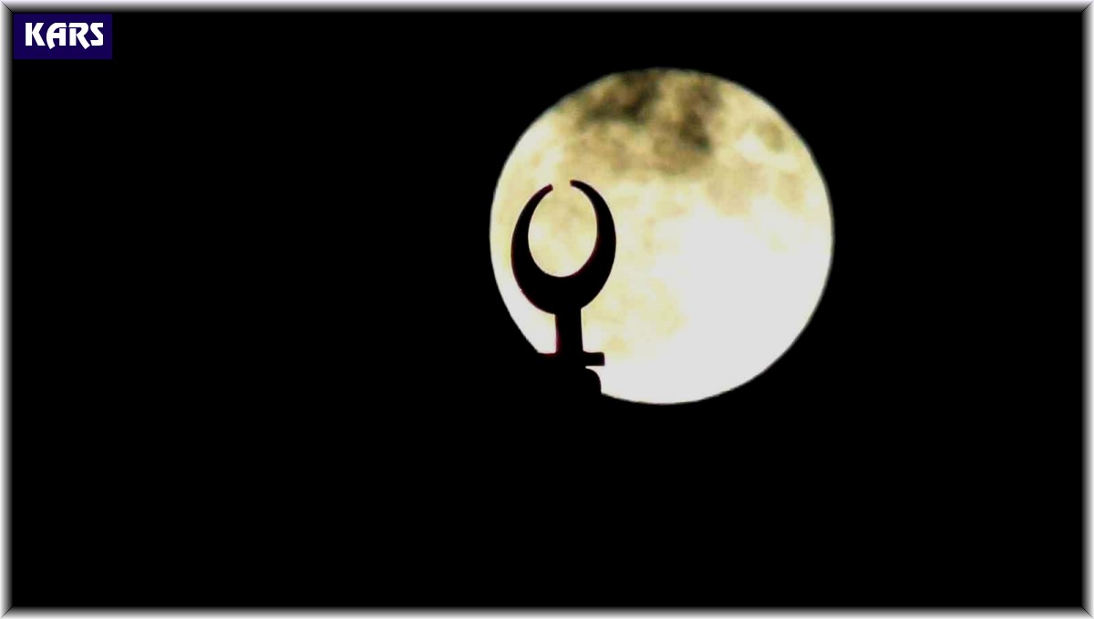 Kars'ta dolunay böyle görüntülendi