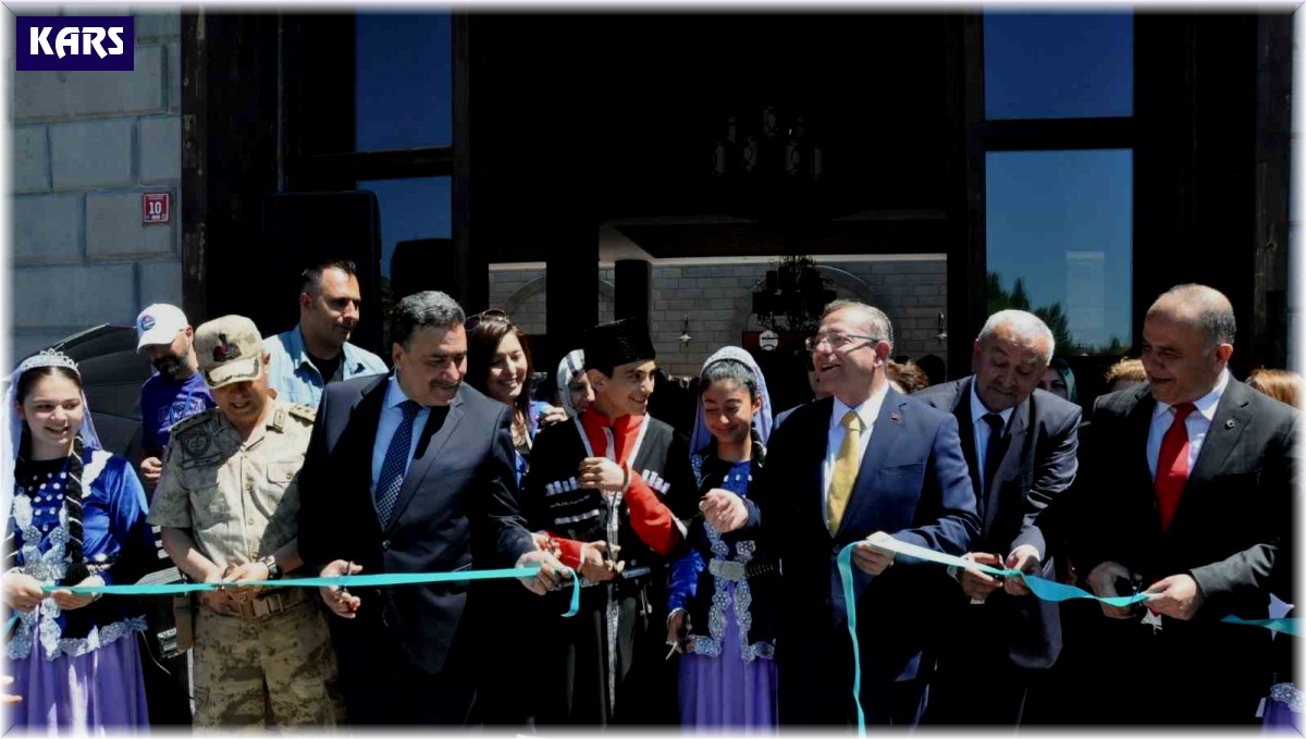 Kars'ta el emeği göz nurunu eserler sergilendi