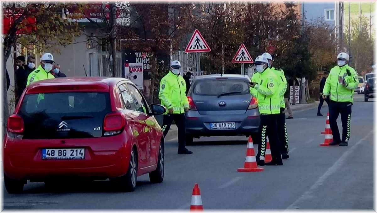 Kars'ta emniyet kemeri uygulaması yapıldı