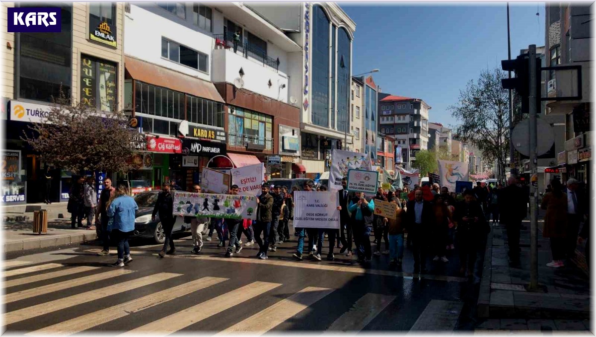 Kars'ta engelliler için farkındalık yürüyüşü
