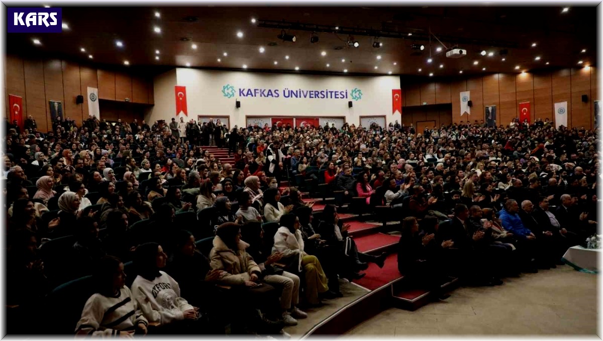 Kars'ta Erdal Akkaya konserine yoğun ilgi