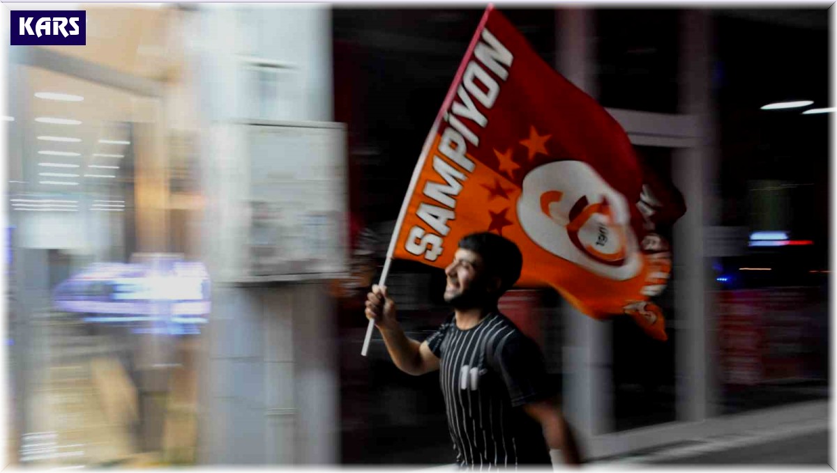 Kars'ta Galatasaraylılar sokaklara döküldü