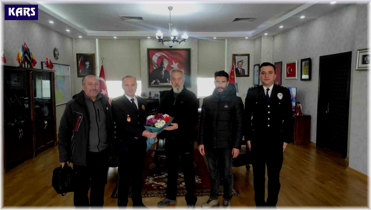 Kars'ta, gazeteciler Polis Haftasını kutladı