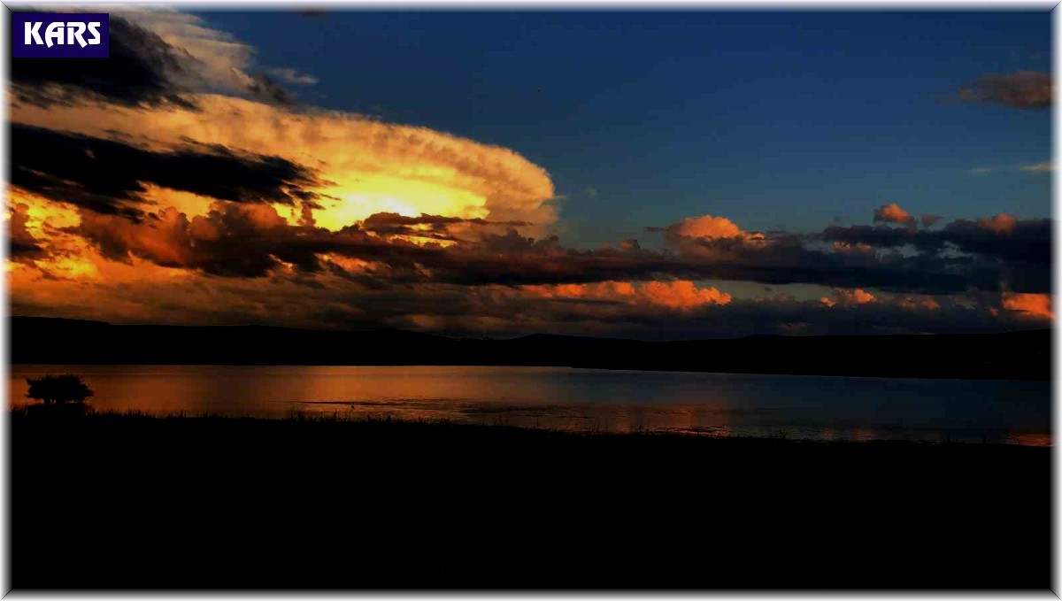 Kars'ta gün batımı kartpostallık görüntüler oluşturdu