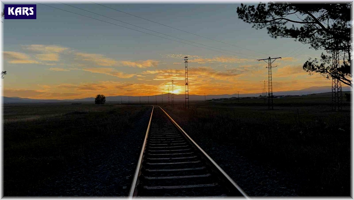 Kars'ta gün batımı kartpostallık görüntüler ortaya çıkardı