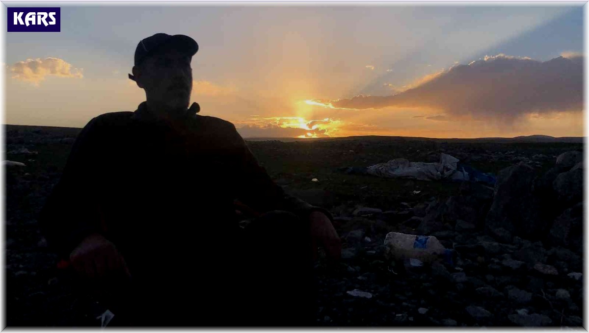 Kars'ta gün batımında gökyüzü kızıla büründü