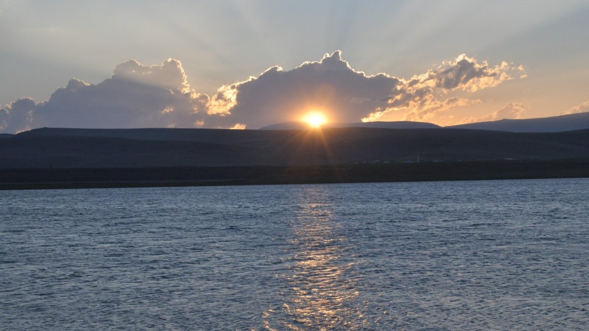 Kars'ta gün batımında kartpostallık görüntüler
