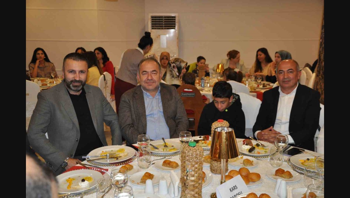 Kars'ta hakim ve savcılar veda yemeğinde bir araya geldi