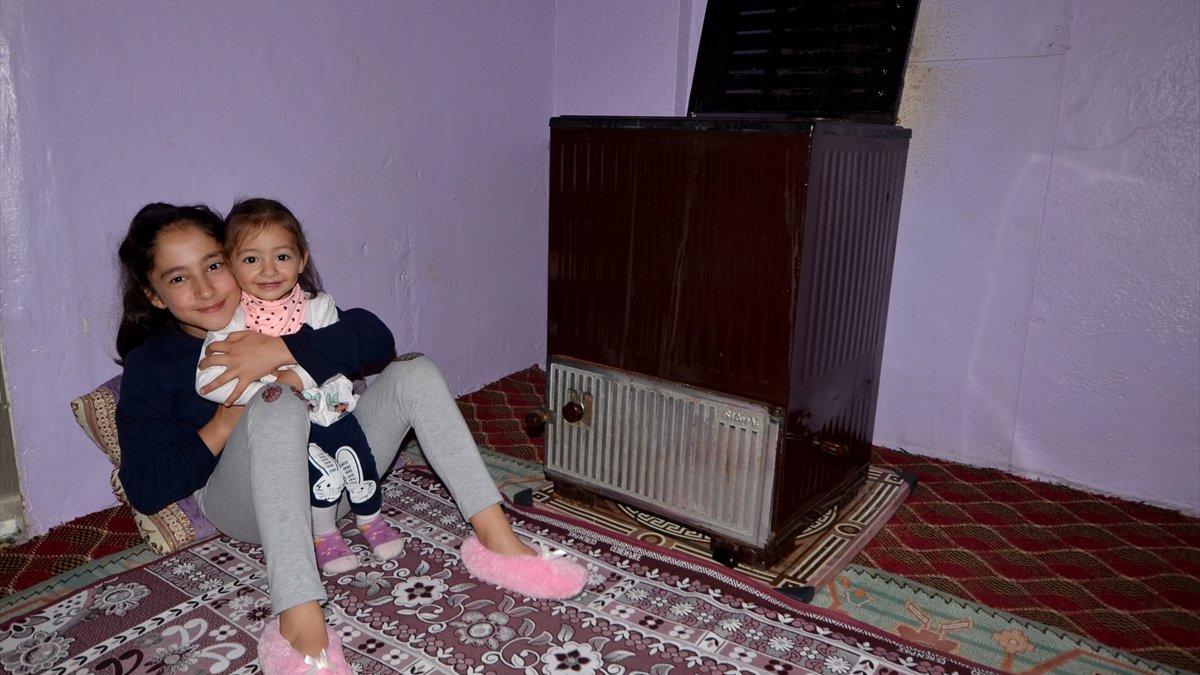 Kars'ta havalar soğuyunca sobalar yanmaya başladı