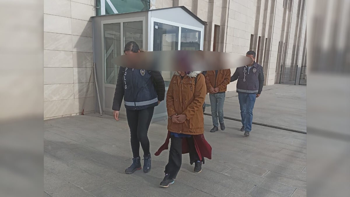 Kars'ta hırsızlık yaparken kameraya yansıyan 2 zanlı tutuklandı