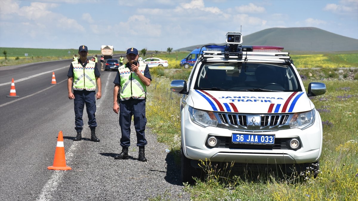 Kars'ta hız ihlalleri Mobil Hız Tespit Sistemi'yle belirleniyor