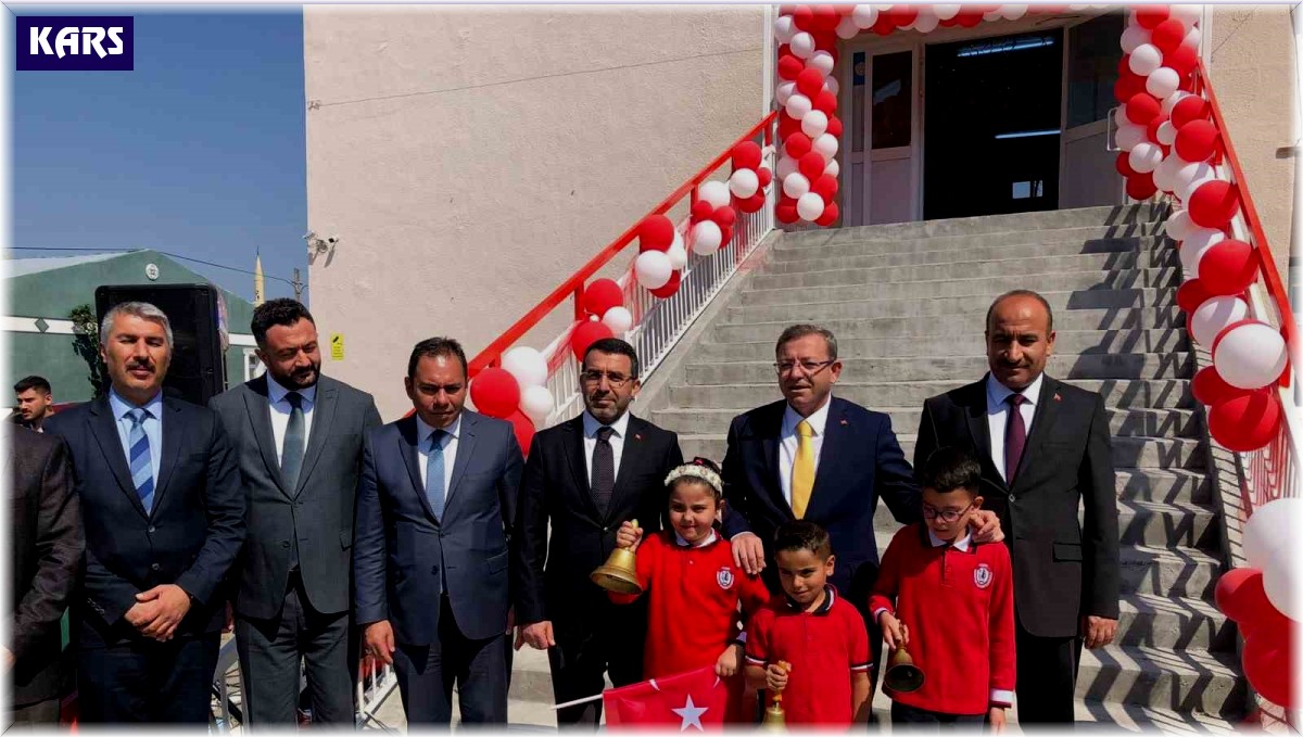 Kars'ta ilk ders zili çaldı